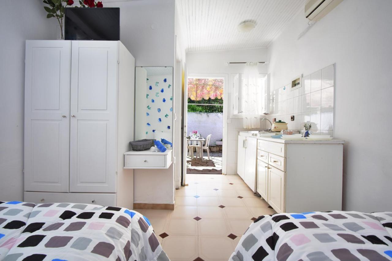 Merlyn Rooms Into The Nature, 100M From The Beach Dafnila Екстериор снимка