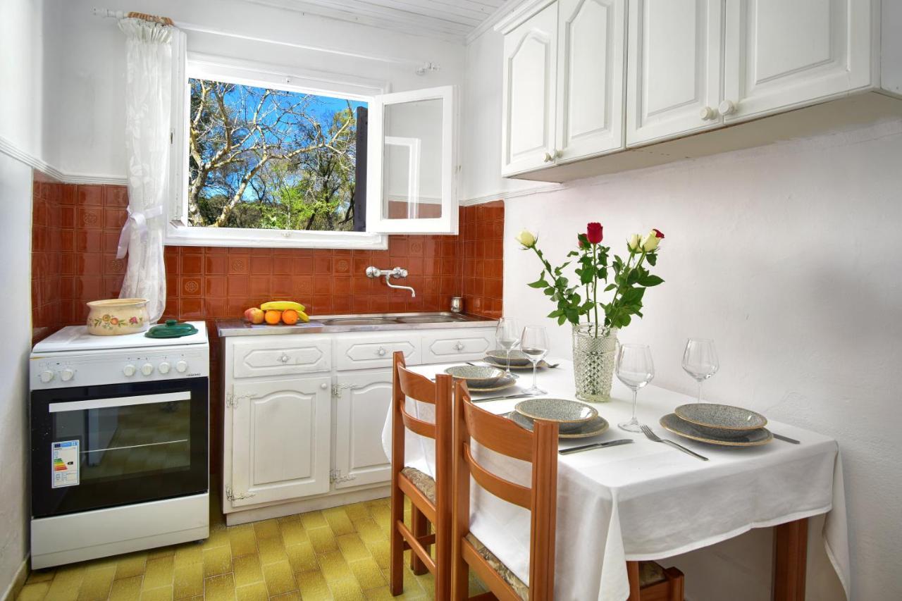Merlyn Rooms Into The Nature, 100M From The Beach Dafnila Екстериор снимка